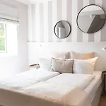Lounge * List