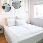 Lounge * List